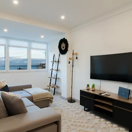 Lejlighed Stylish W/ River View By Lovelystay Oeiras