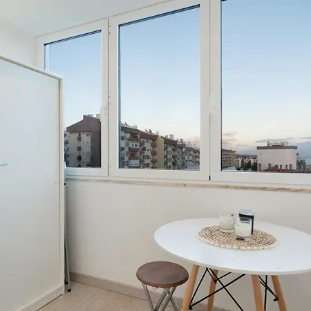 Stylish W/ River View By Lovelystay
