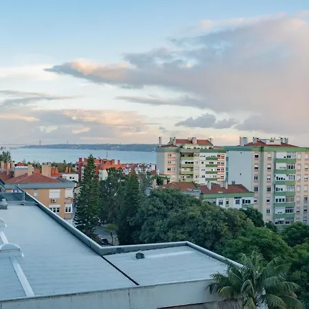 Stylish W/ River View By Lovelystay アパート *