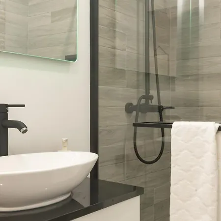 Stylish W/ River View By Lovelystay アパート