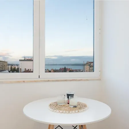Stylish W/ River View By Lovelystay 公寓
